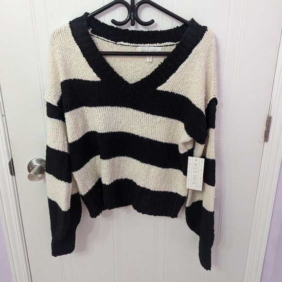 NWT V- Neck Striped Sweater Size Small - Picture 1 of 4
